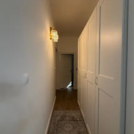 Simcity I 2br Old Town Opulence W Self Check I Heated Floors I Washer And Dryer I Just 3 Min Walk To Main Square Bratislava