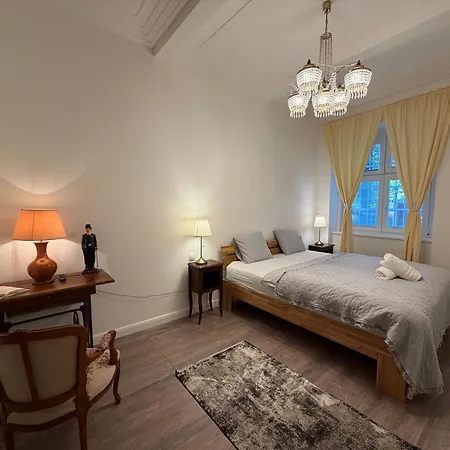 Simcity I 2br Old Town Opulence W Self Check I Heated Floors I Washer And Dryer I Just 3 Min Walk To Main Square * Bratislava
