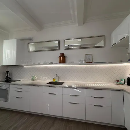 Simcity I 2br Old Town Opulence W Self Check I Heated Floors I Washer And Dryer I Just 3 Min Walk To Main Square