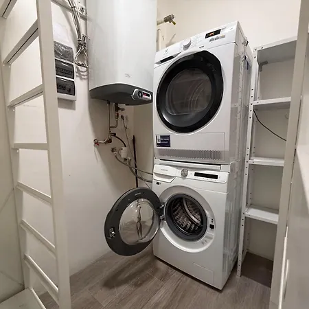 Simcity I 2br Old Town Opulence W Self Check I Heated Floors I Washer And Dryer I Just 3 Min Walk To Main Square Apartmán *