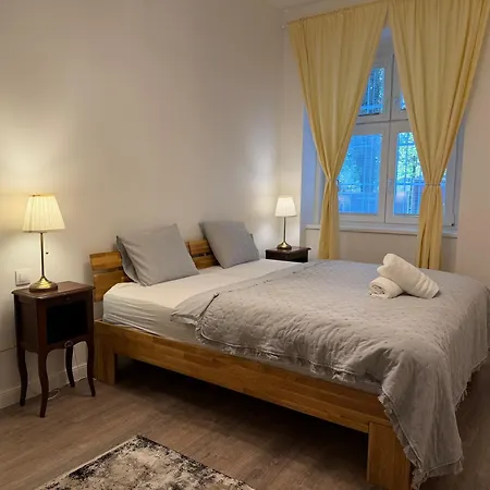 Apartmán Simcity I 2br Old Town Opulence W Self Check I Heated Floors I Washer And Dryer I Just 3 Min Walk To Main Square Bratislava